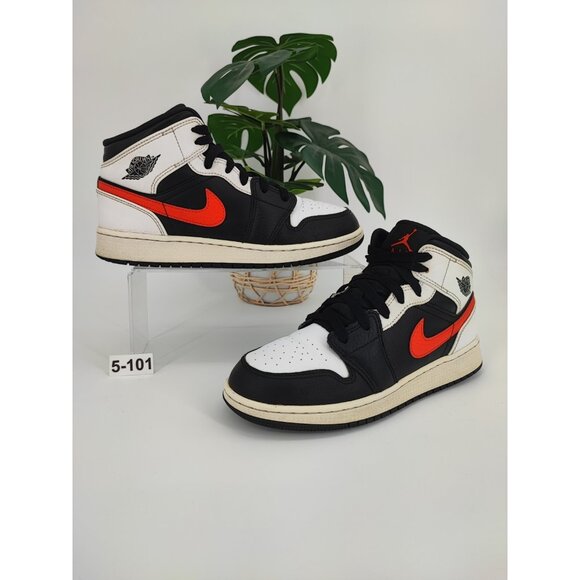Air Kids Jordan 1 Mid Chile Red Black Athletic Shoes Size 5.5Y US - Picture 1 of 8
